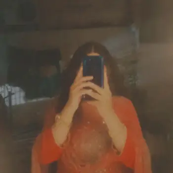 Insha  Tutor From Aminabad Lucknow